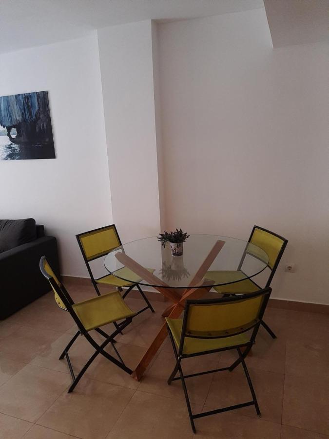 Spacious 1 Bedroom Flat In Almeria, By The Apartment Almeria