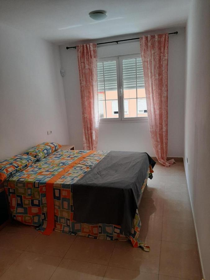 Spacious 1 Bedroom Flat In Almeria, By The Apartment